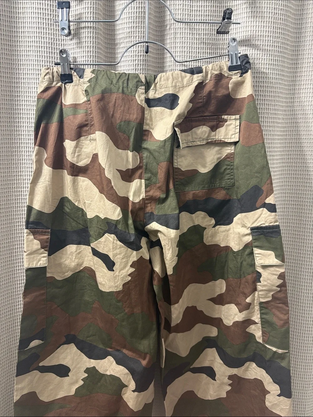 Good American Camo Zip-Front Cargo Pants in Green Brown Tan nwot - Picture 8 of 9